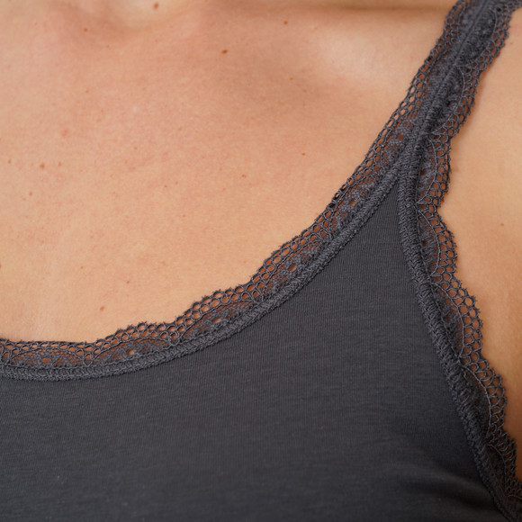 2 Damen Unterhemden mit Spitze