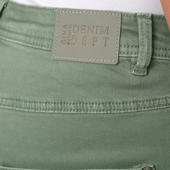 Damen Boyfriend-Jeans mit schräger Knöpfung