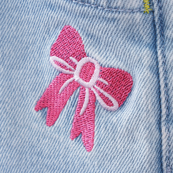 Mädchen Latzhose mit bunten Stickereien