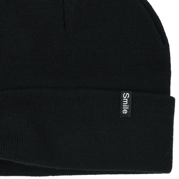Damen Strickmütze mit kleinem Aufnäher 