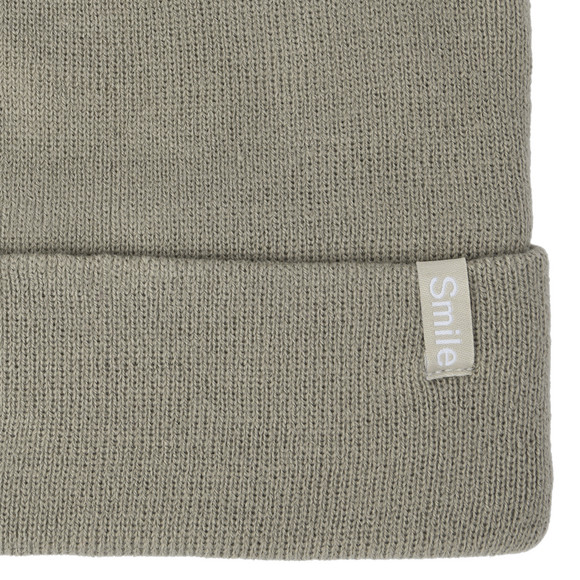 Damen Strickmütze mit kleinem Aufnäher 
