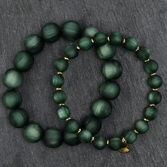 2 damesarmbanden met een matte afwerking