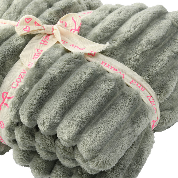 Kuscheldecke in Streifen-Optik