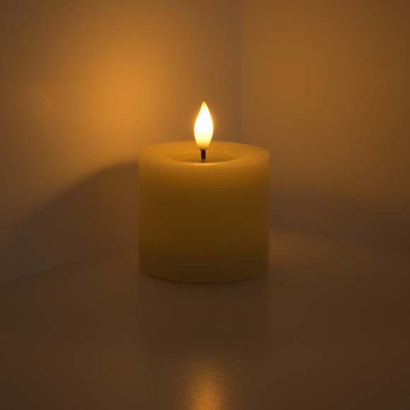 Kleine LED Wachskerze mit Flammeneffekt