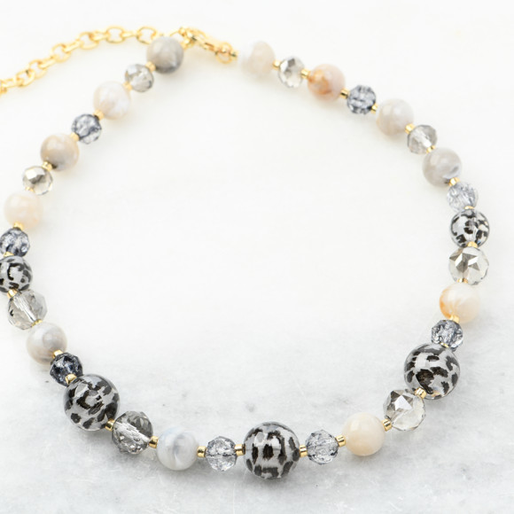 Damesketting met parels