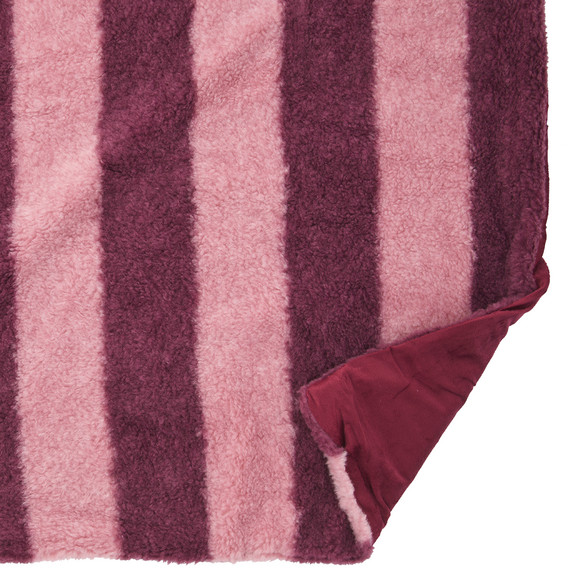 Kuscheldecke mit Streifenmuster