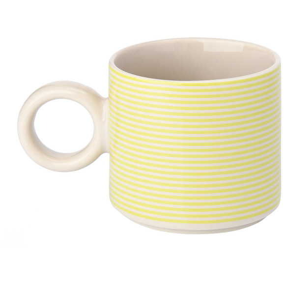 Tasse mit Buchstaben-Motiv