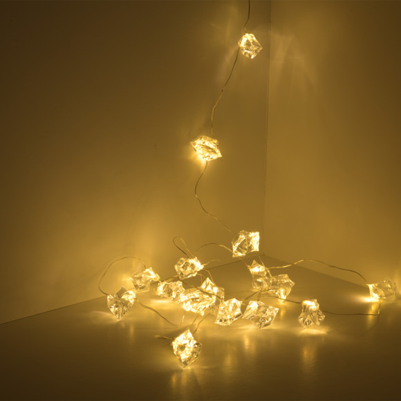 LED-Lichterkette mit Eiskristallen
