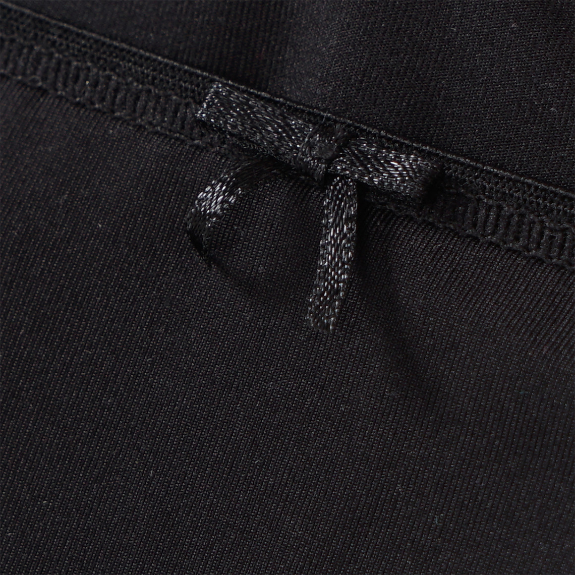 3 Damen Strings im Basic-Look