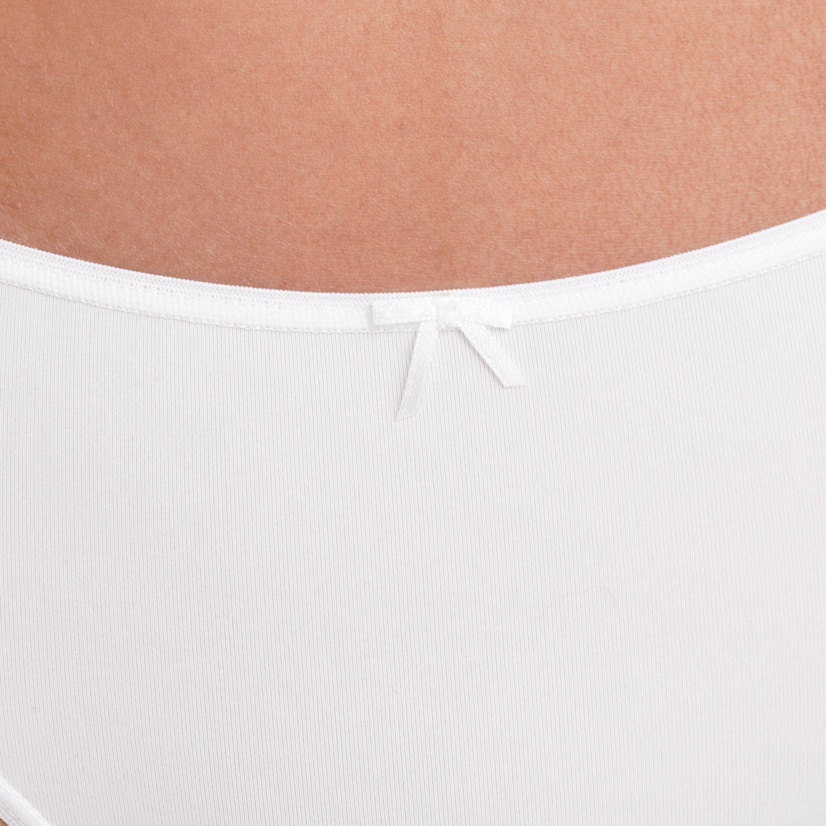 3 Damen Slips im Basic-Look