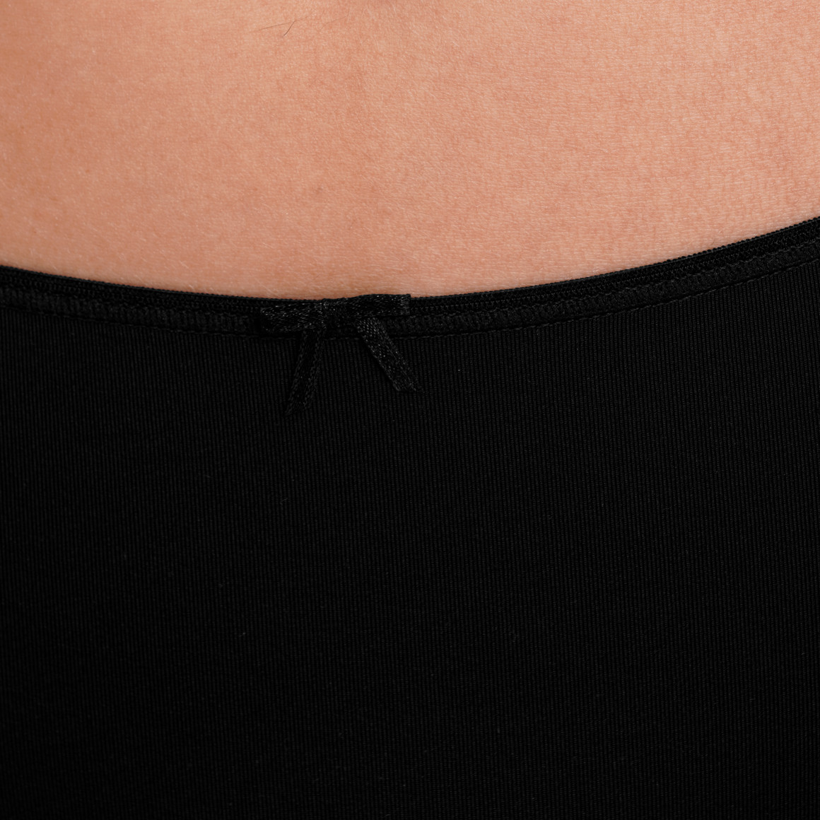 3 Damen Slips im Basic-Look