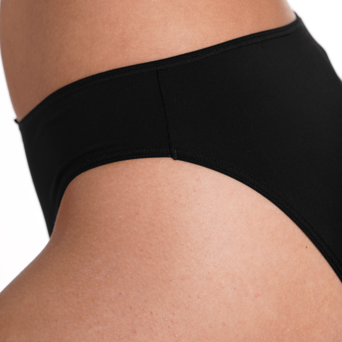 3 Damen Slips im Basic-Look