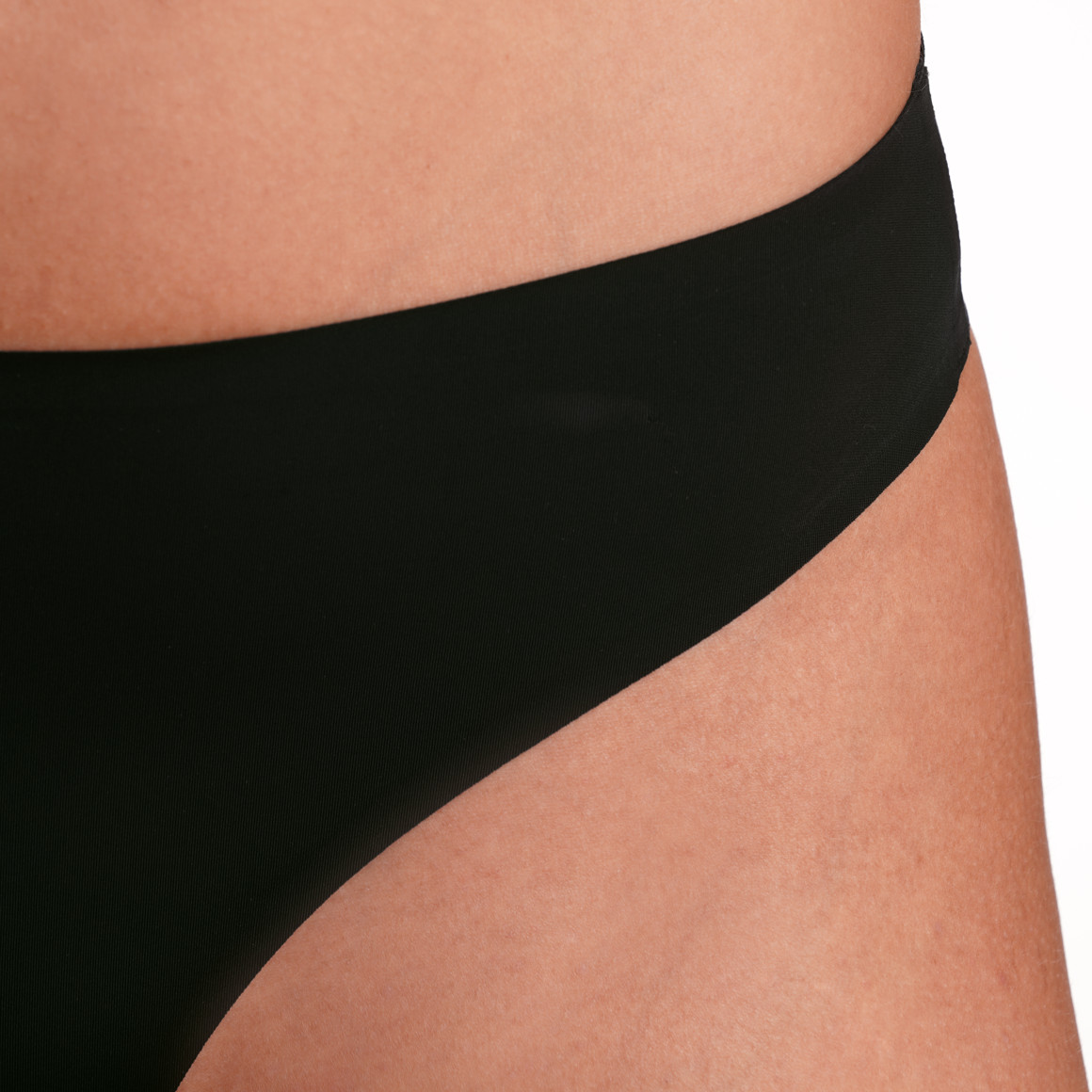 Damen Seamless-String aus glatter Mikrofaser