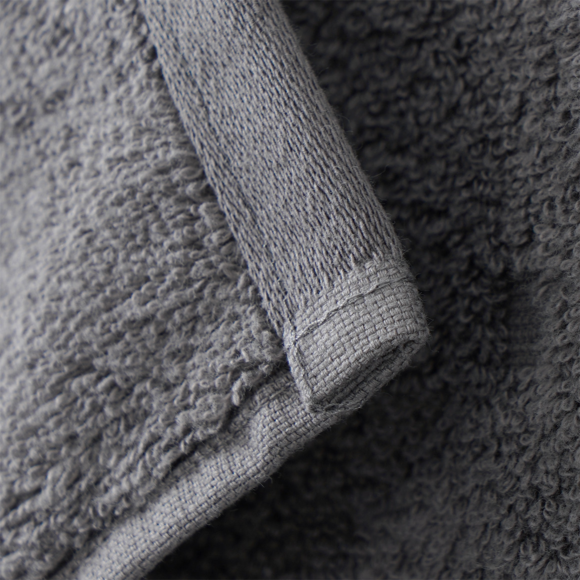 Badlaken met grafische structuur