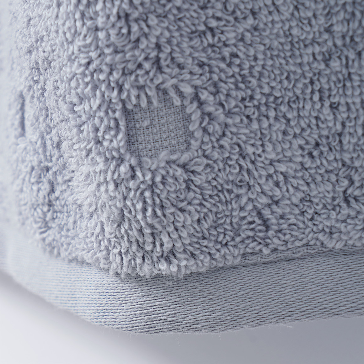 Badlaken met grafische structuur