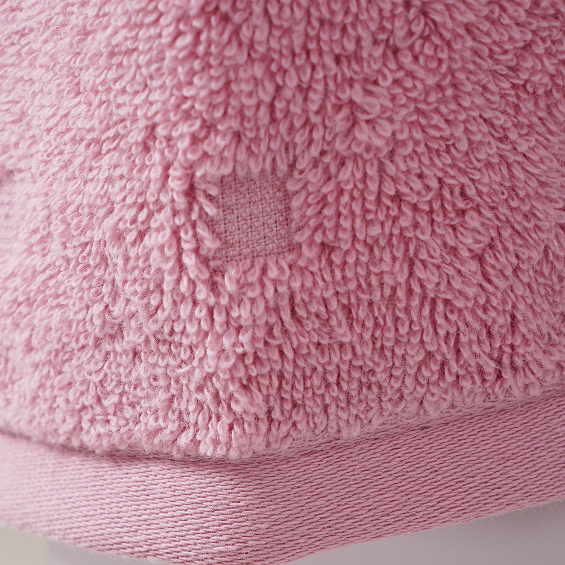 Badlaken met grafische structuur