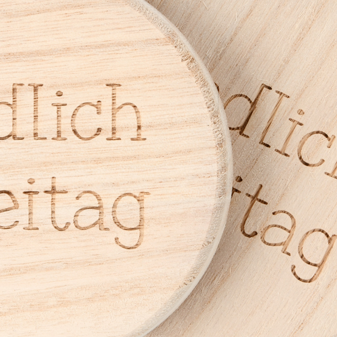 2 Untersetzer aus Holz