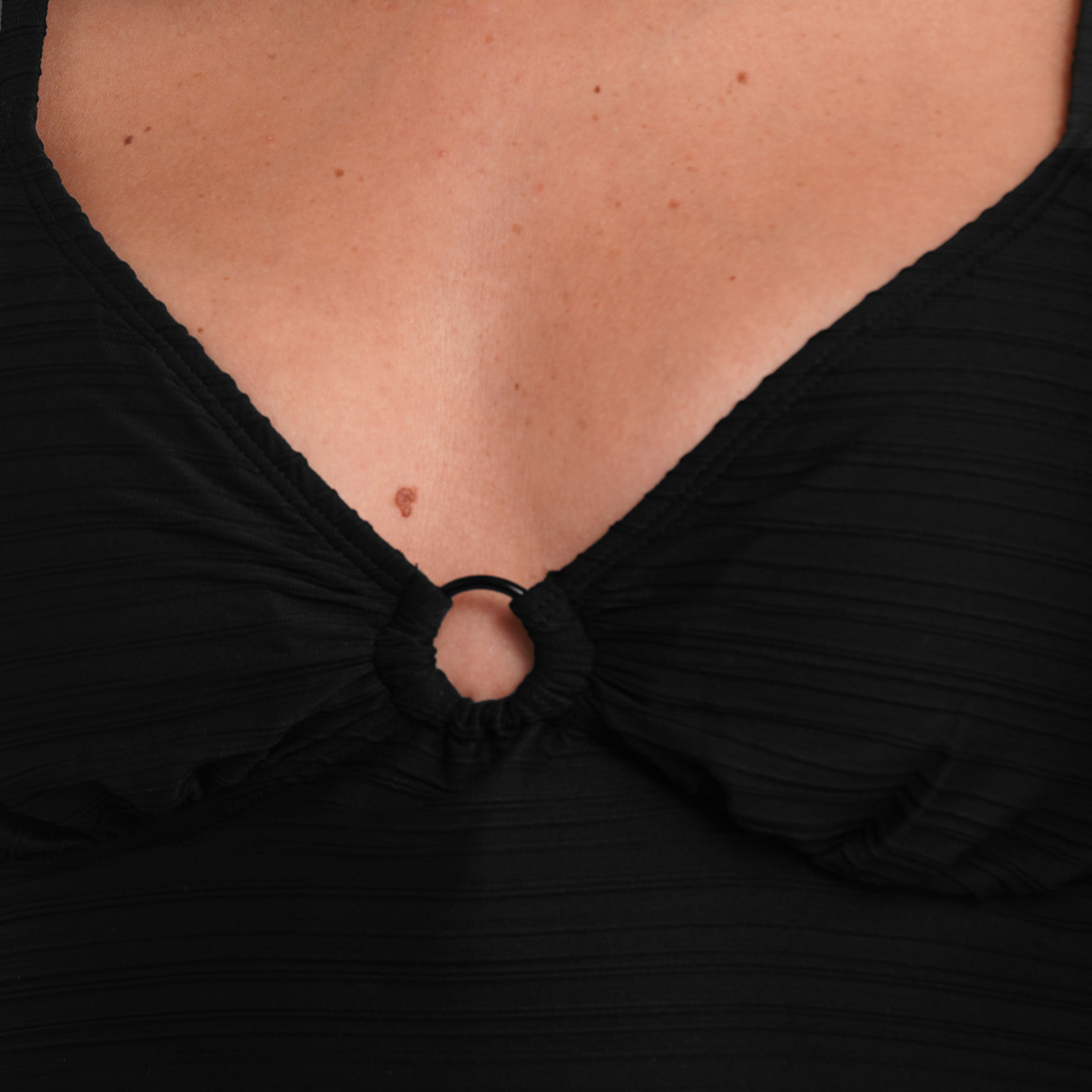 Damen Tankinioberteil mit Streifenstruktur