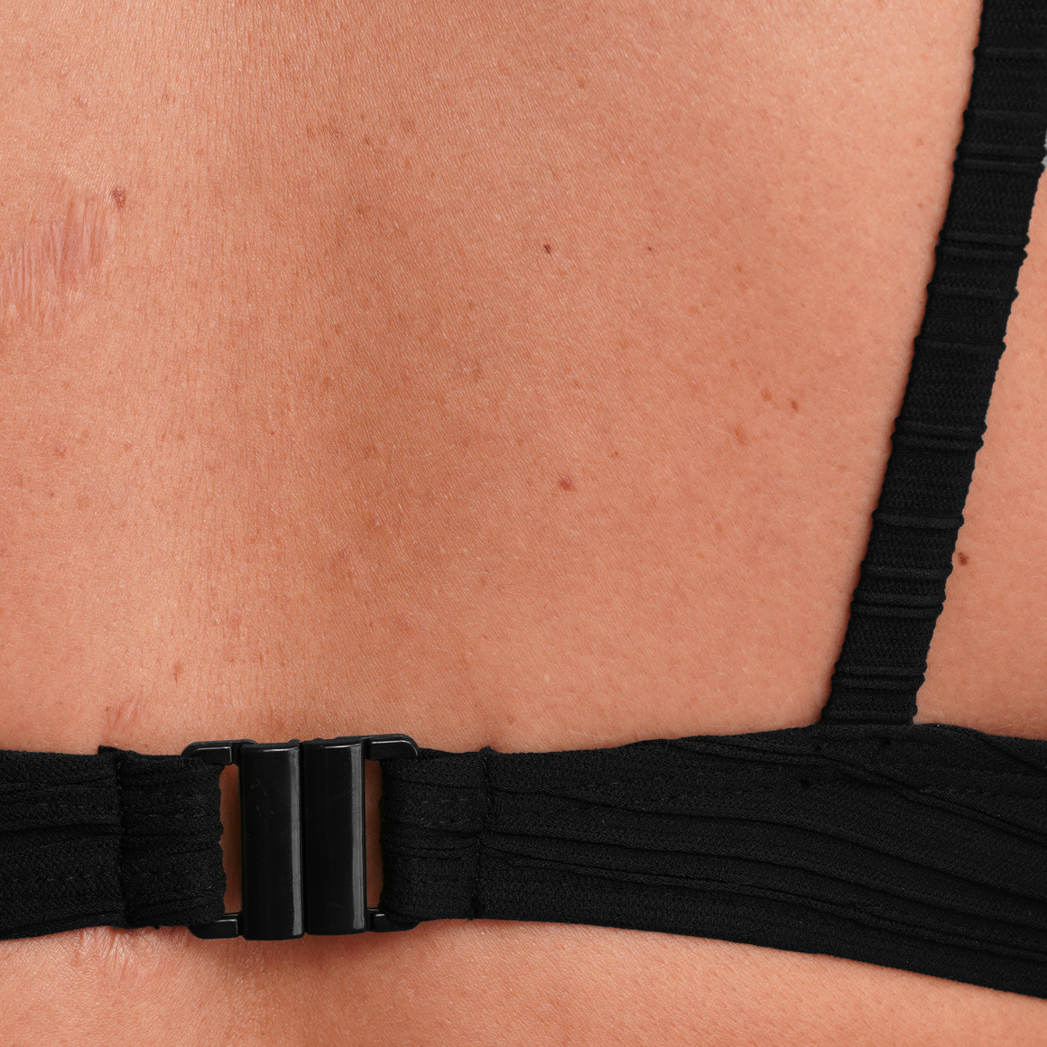 Damen Bikinioberteil mit Streifenstruktur
