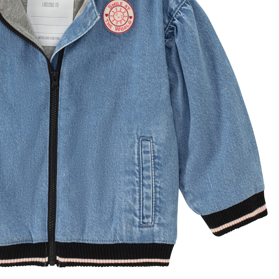 Baby-jeansjasje in college-stijl
