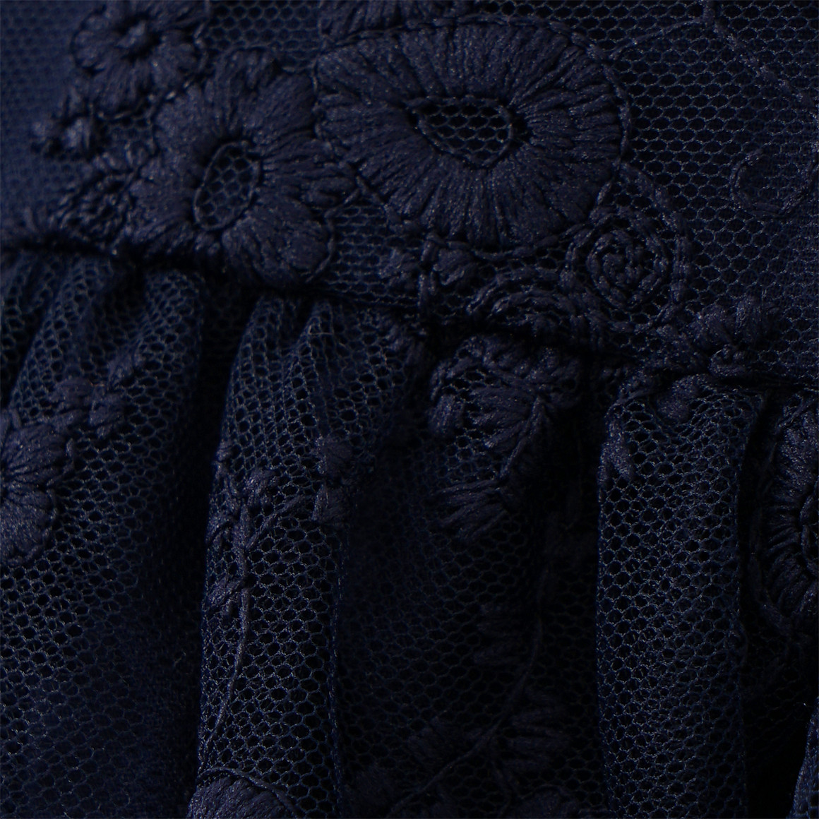 Mädchen Kleid mit Stickereien