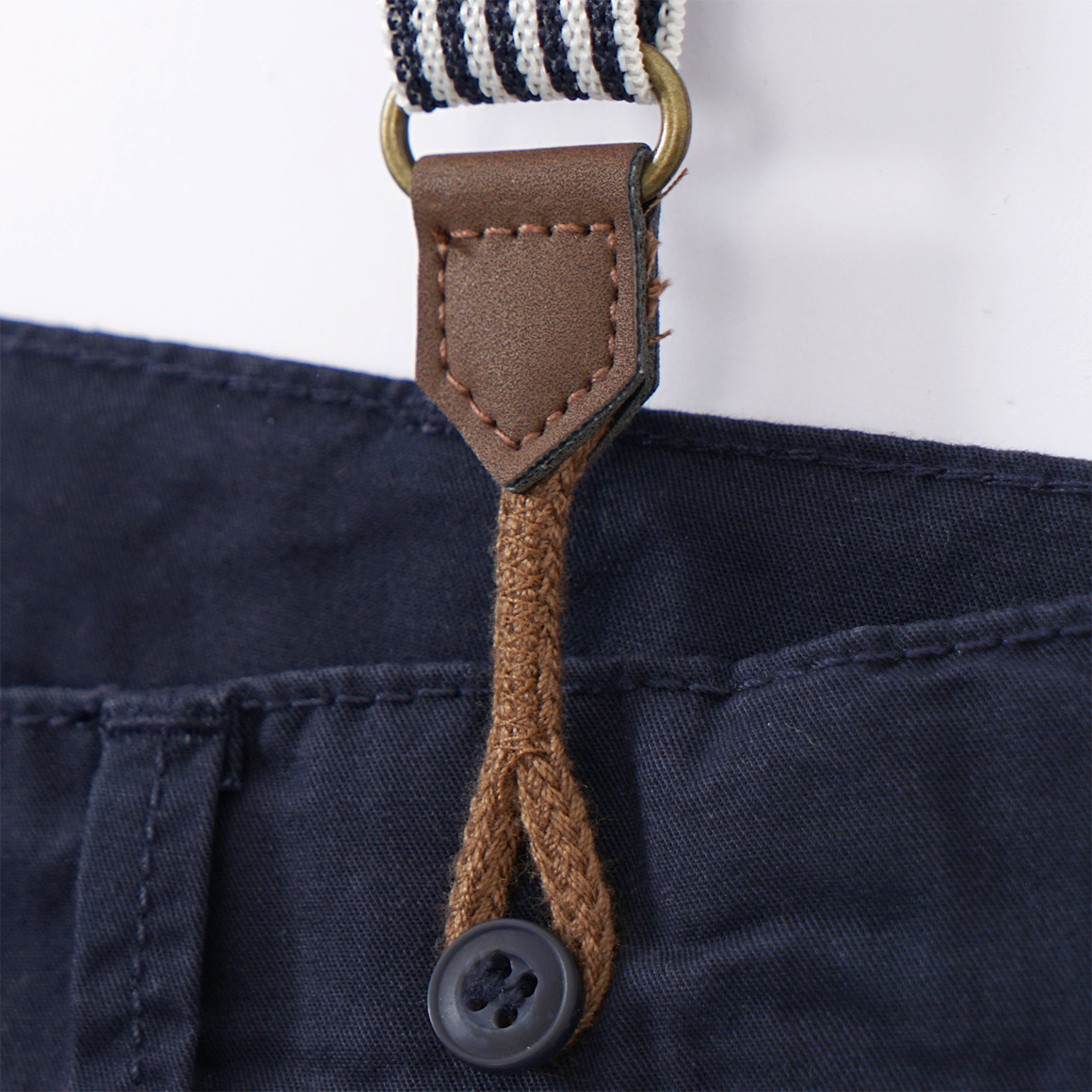 Jungen Chinohose mit Hosenträgern