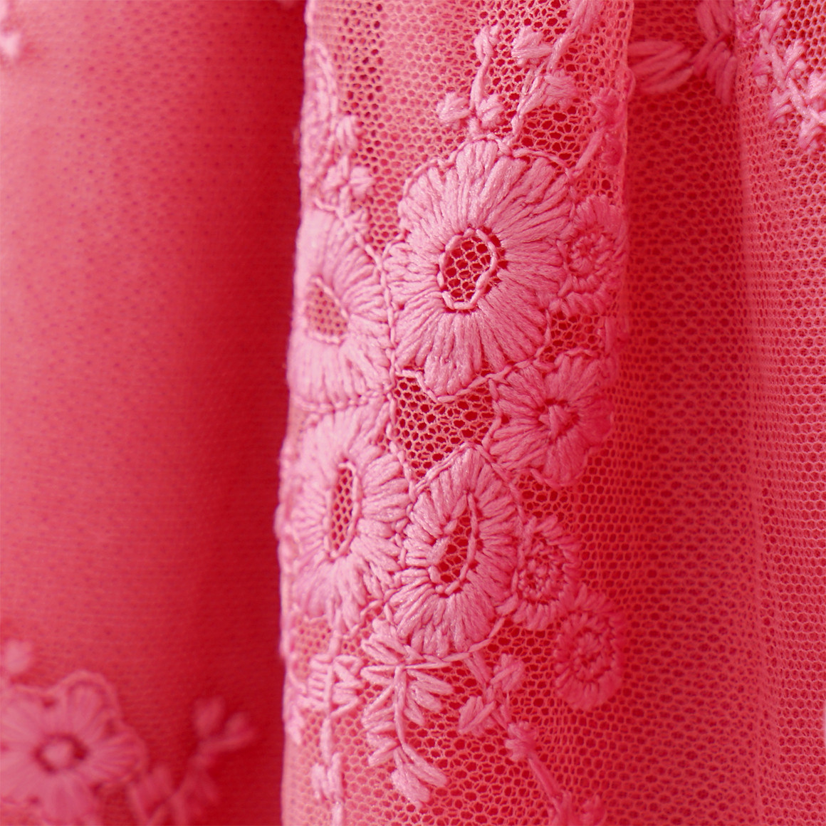 Mädchen Kleid mit Stickereien