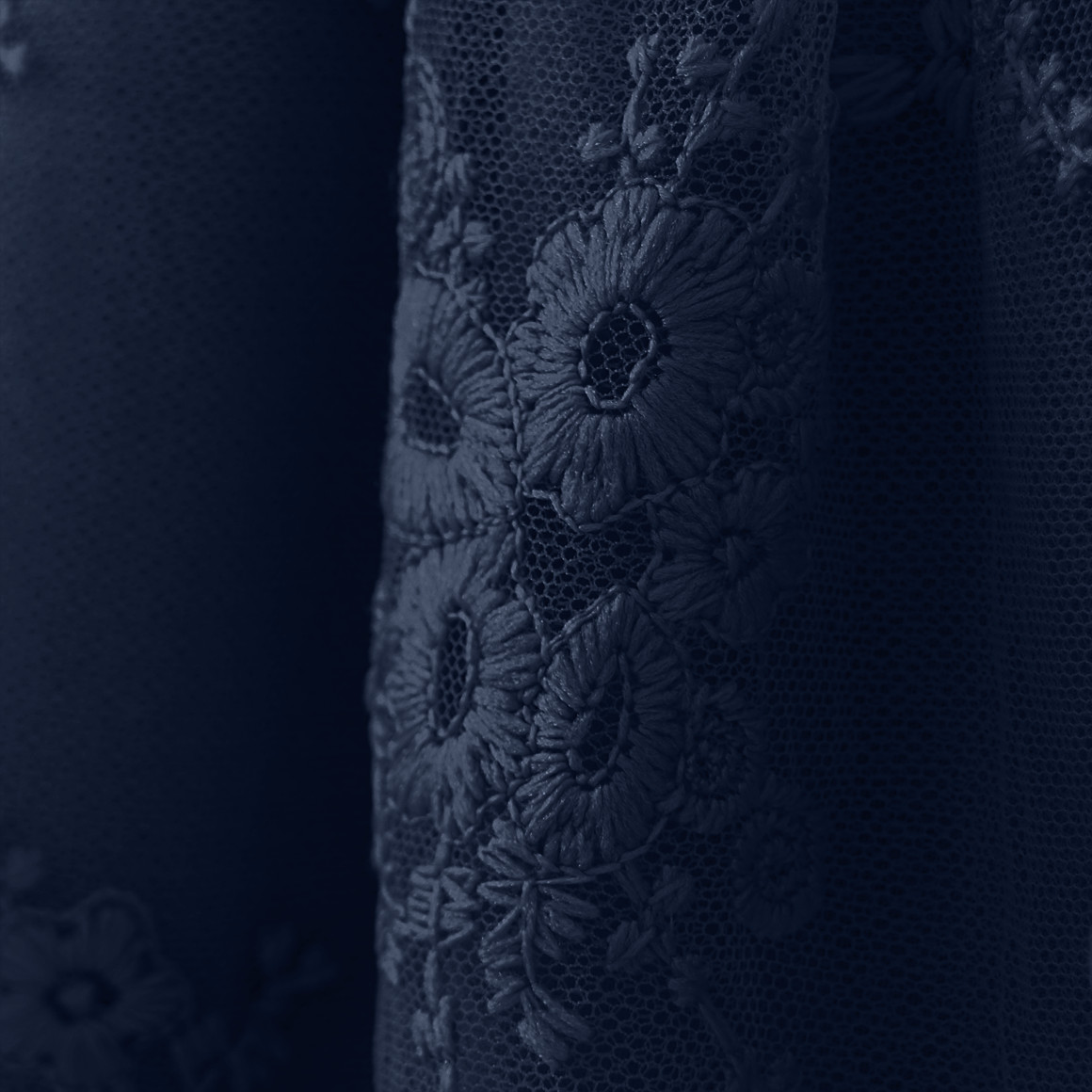 Mädchen Kleid mit Stickereien