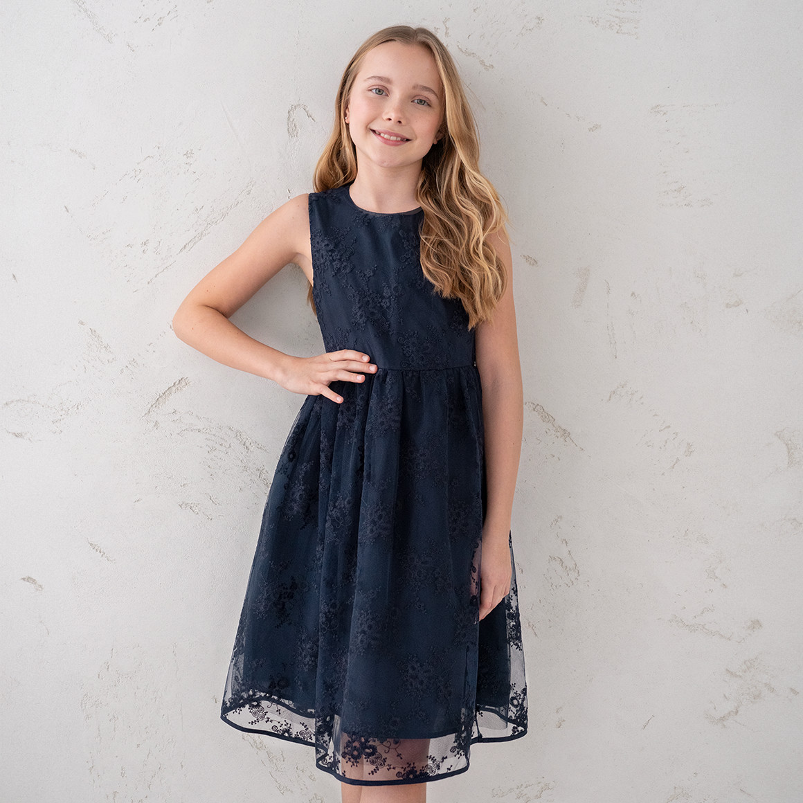 Mädchen Kleid mit Stickereien