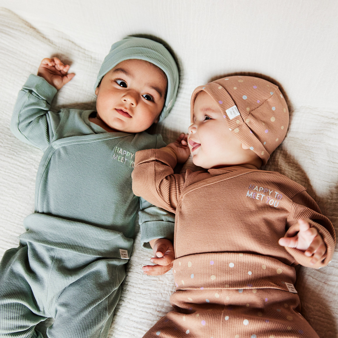 Newborn Wickelbody, Hose und Mütze im Set