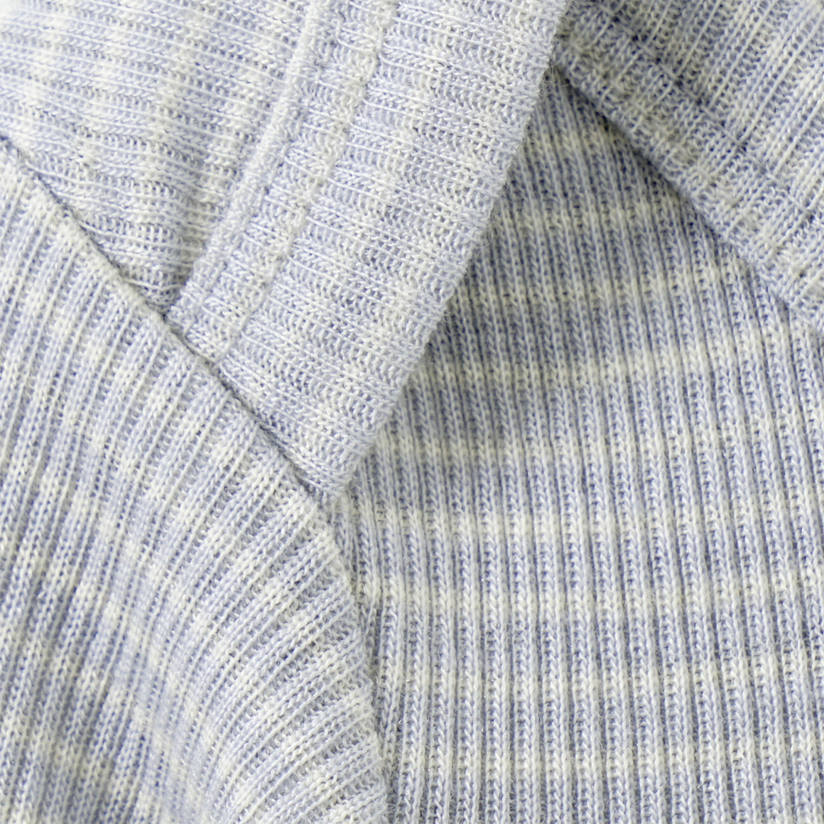 Babybody van wol en zijde met geribde textuur