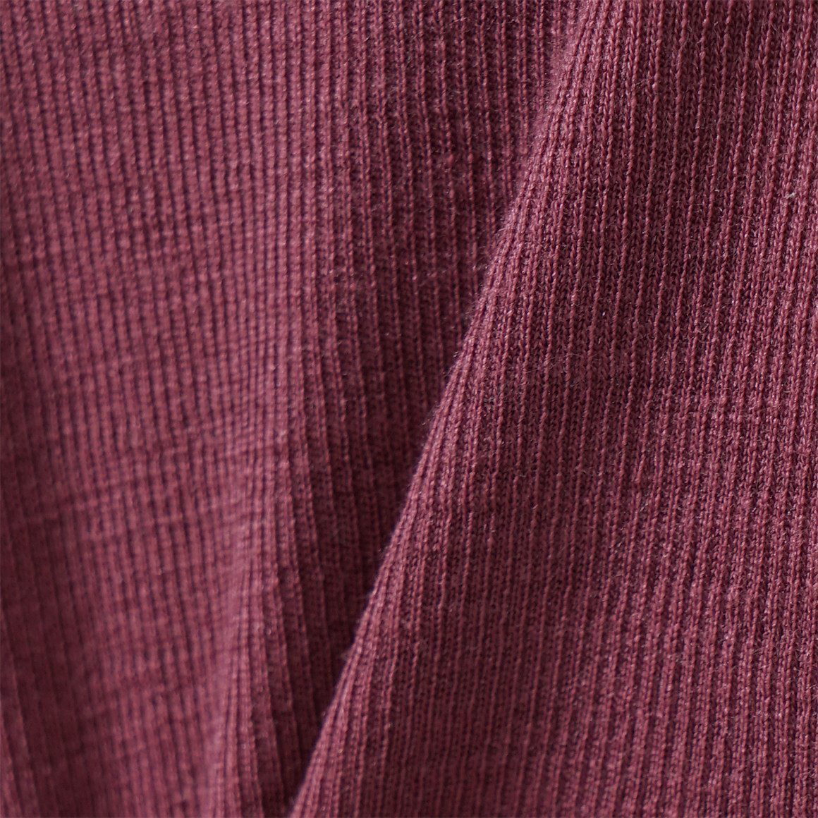 Babybody van wol en zijde met geribde textuur