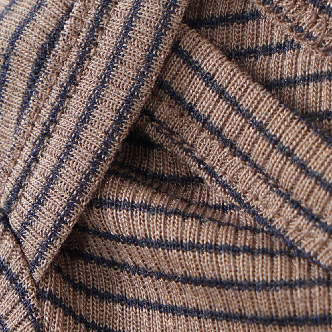 Babybody van wol en zijde met geribde textuur