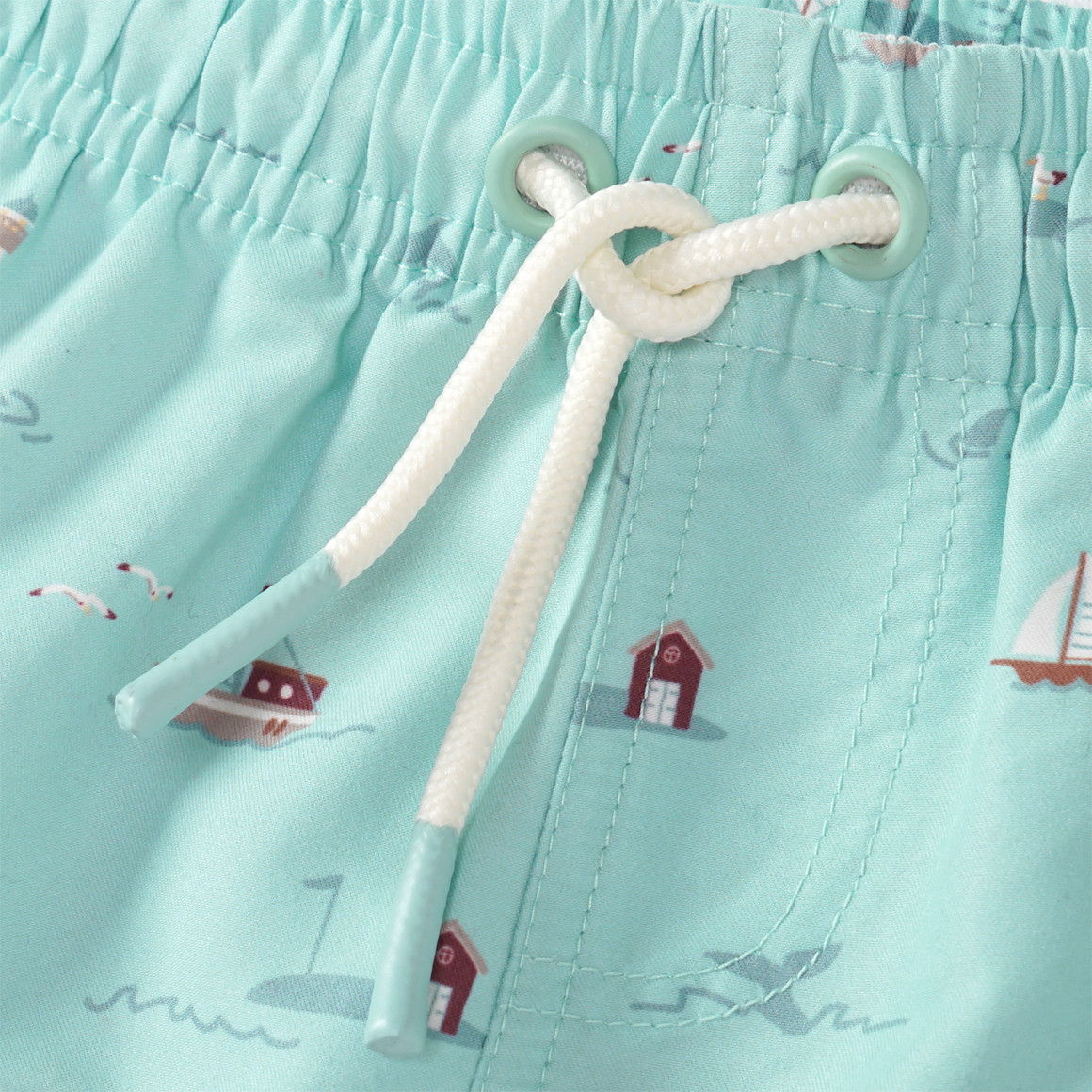 Jungen Badeshorts mit Segelschiffen