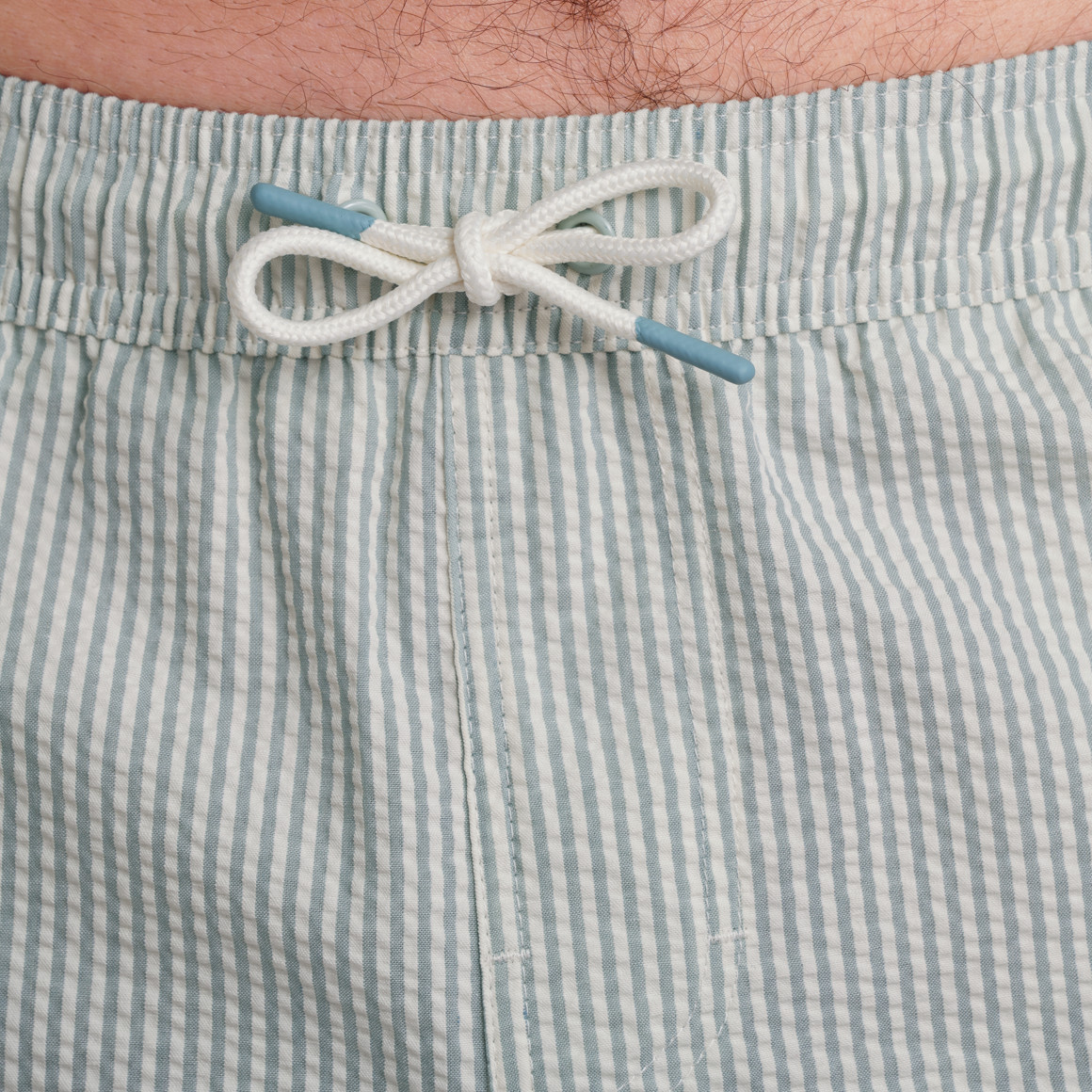 Herren Badeshorts mit Seersucker-Streifen