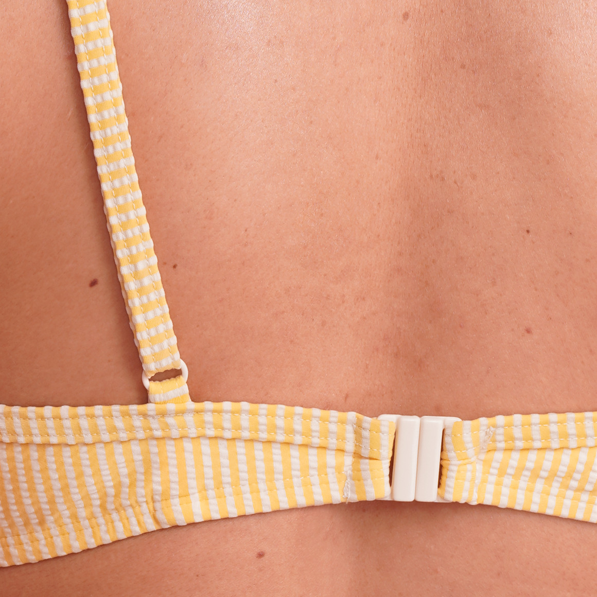 Damen Bikinioberteil mit Seersucker-Streifen