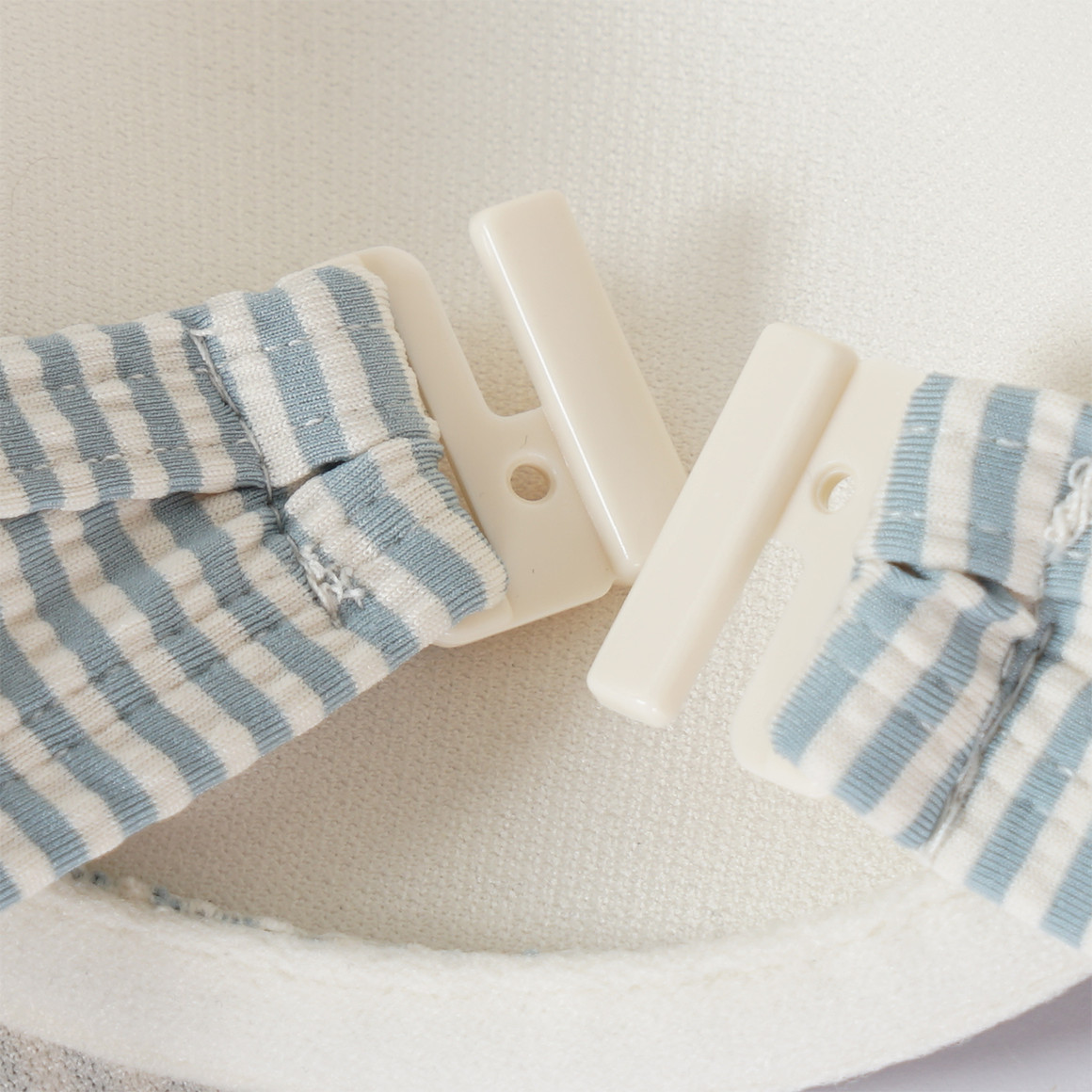 Damen Bikinioberteil mit Seersucker-Streifen