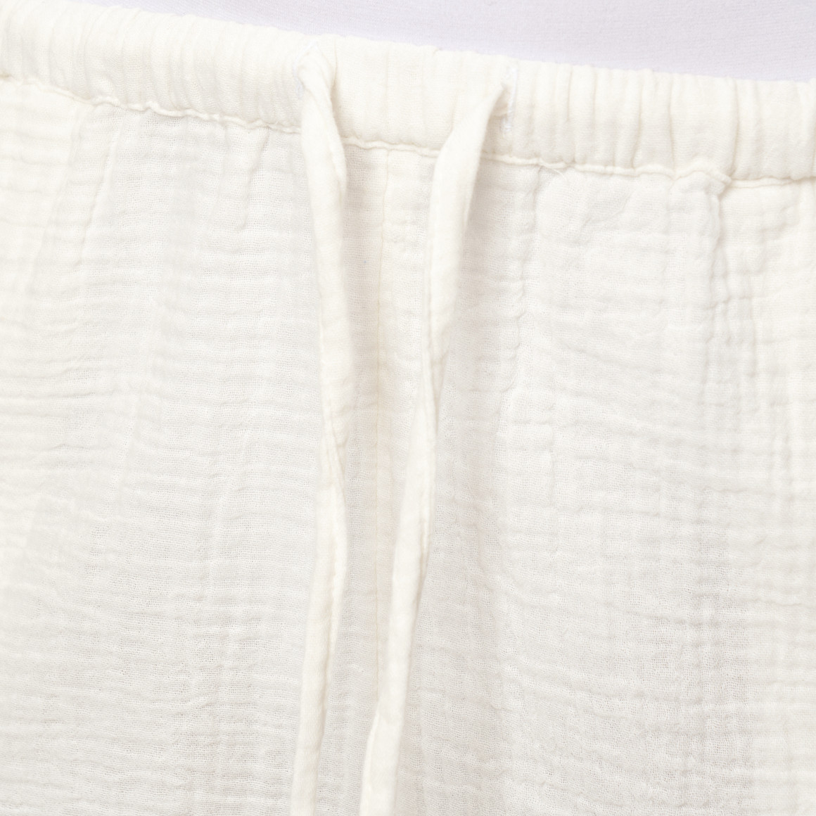 Mousseline damesshort in effen kleur