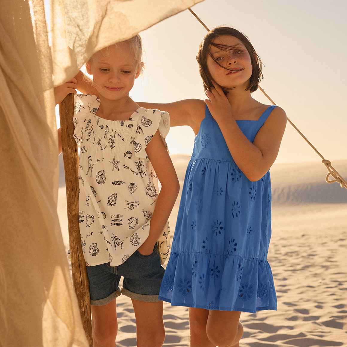 Mädchen Kleid mit Lochstickerei