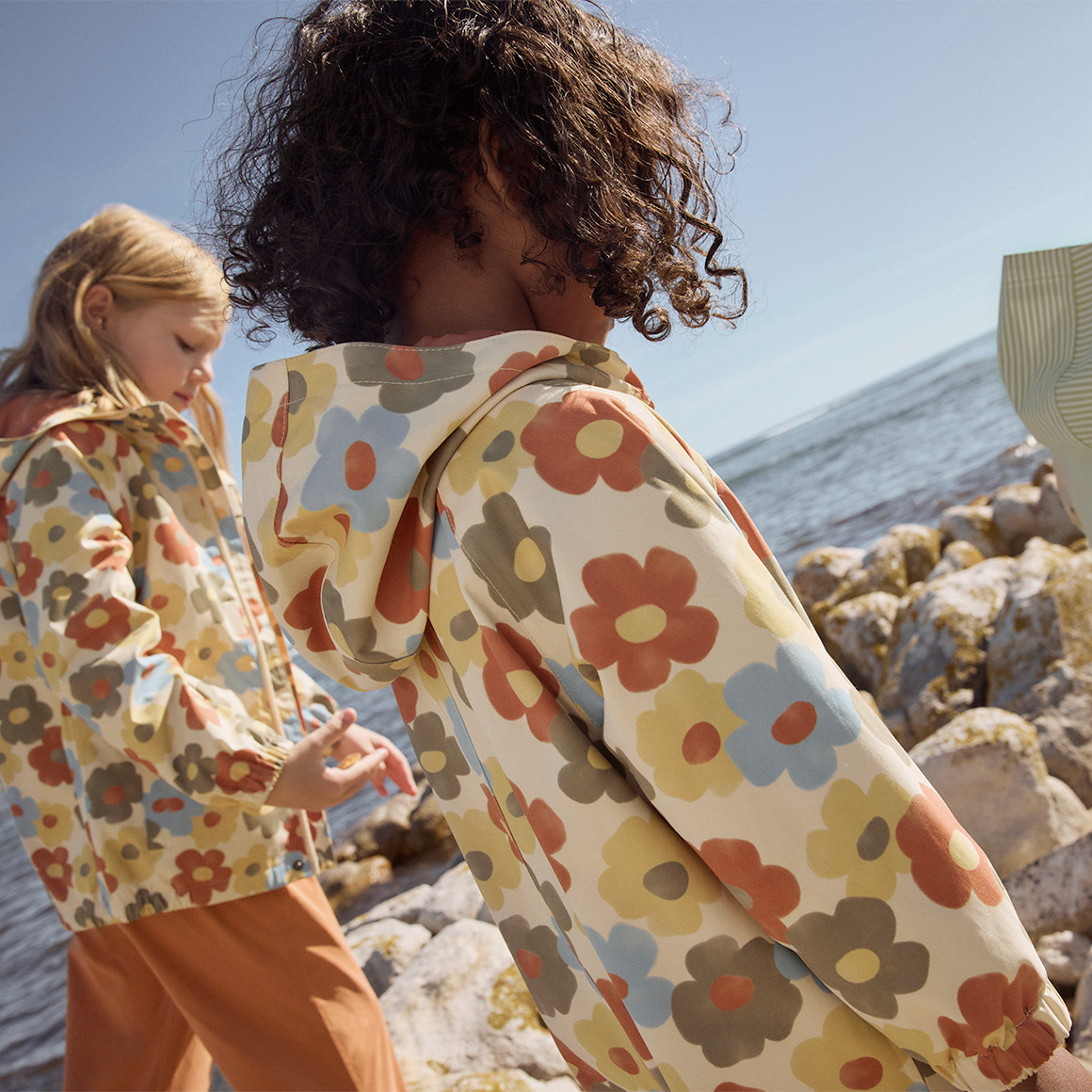 Baby regenpak met bloemen