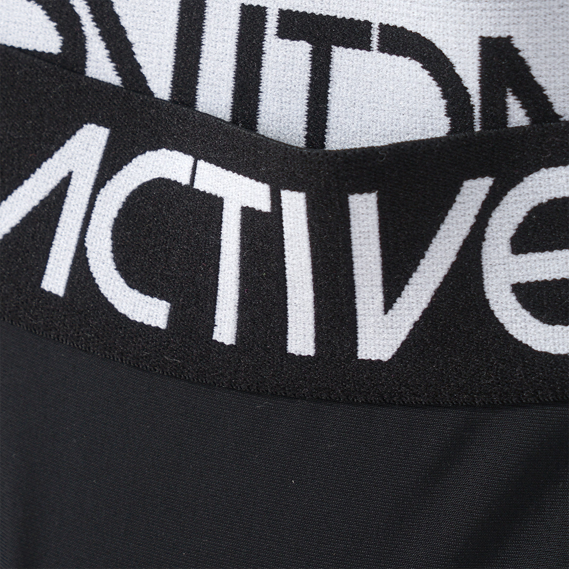 Mädchen Bikini im sportlichen Stil