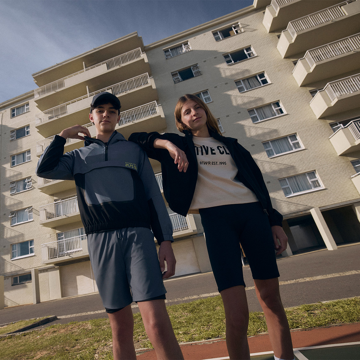 Jungen Sporthose zweilagig