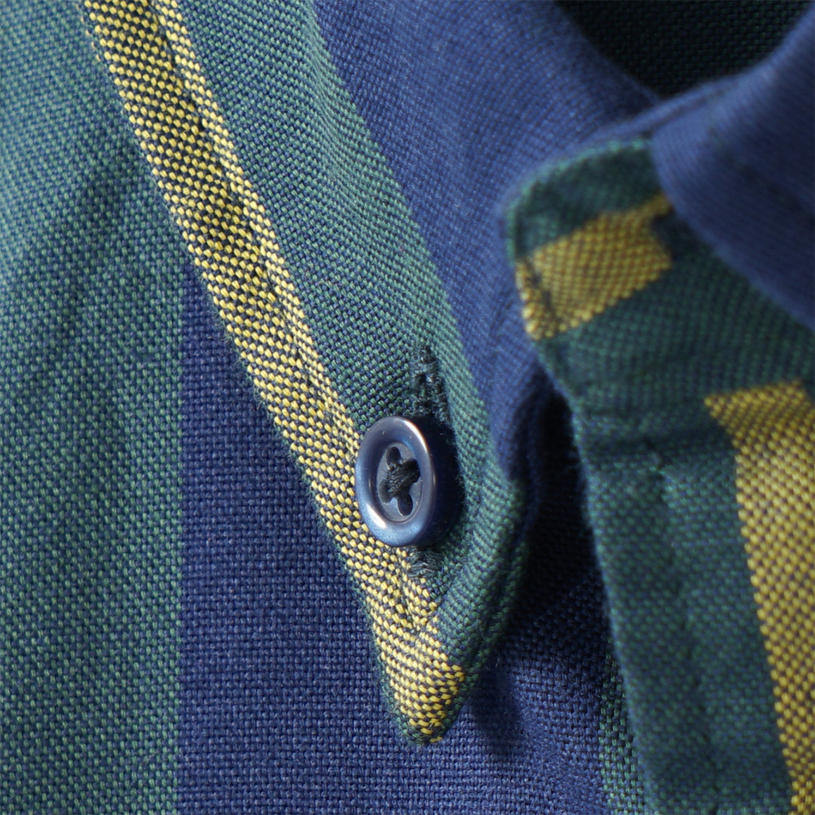 Jungen Hemd im College-Style