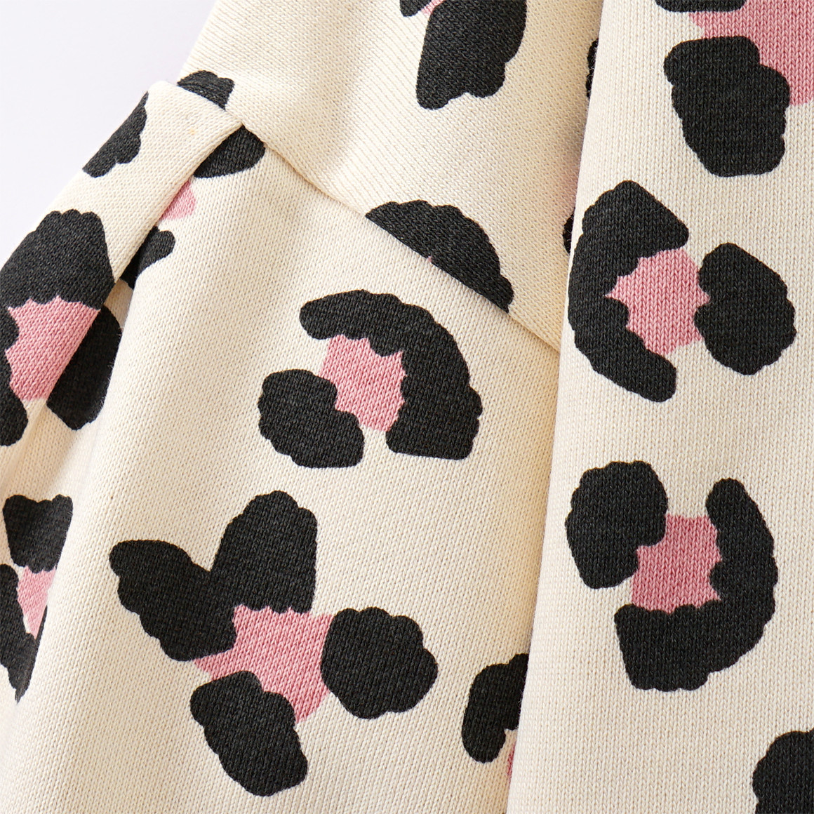 Meisjessweater met luipaardpatroon
