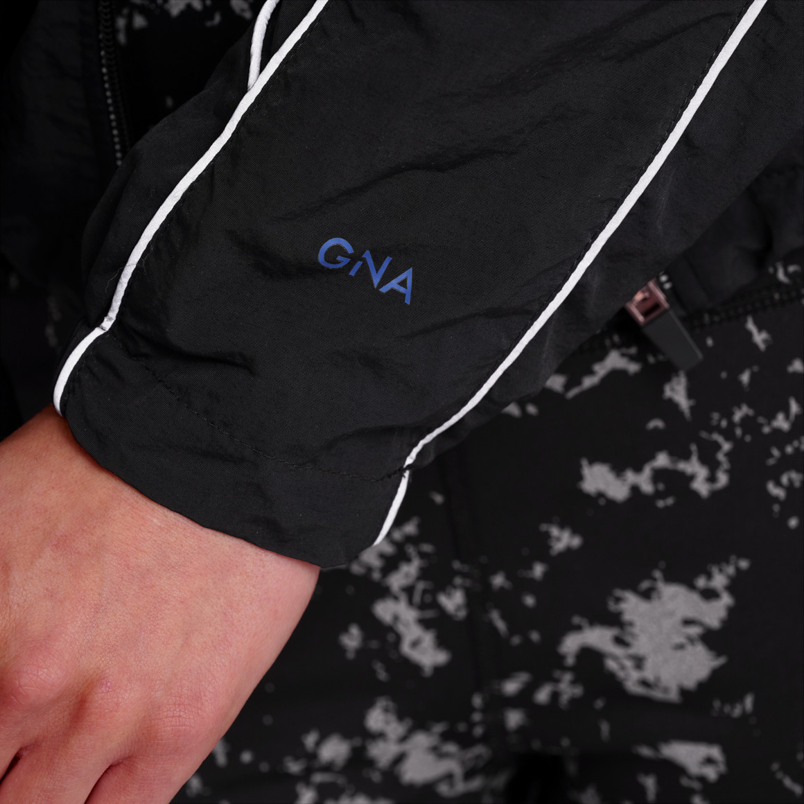 Damen Sport-Jacke mit versteckter Kapuze