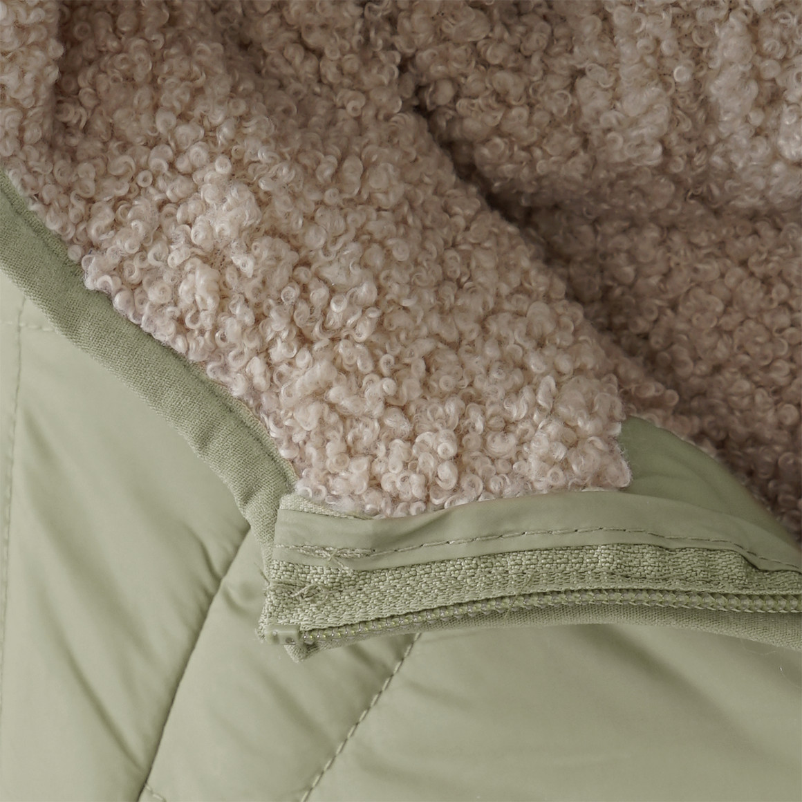 Gewatteerd kinderjack met teddyvoering