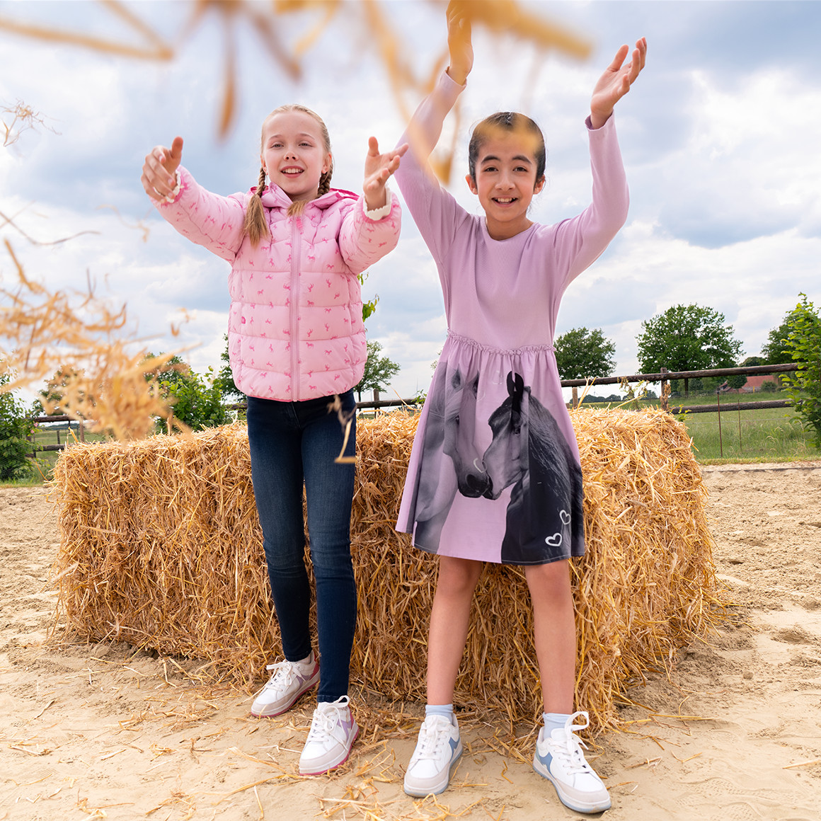 Mädchen Kleid mit Pferde-Motiv