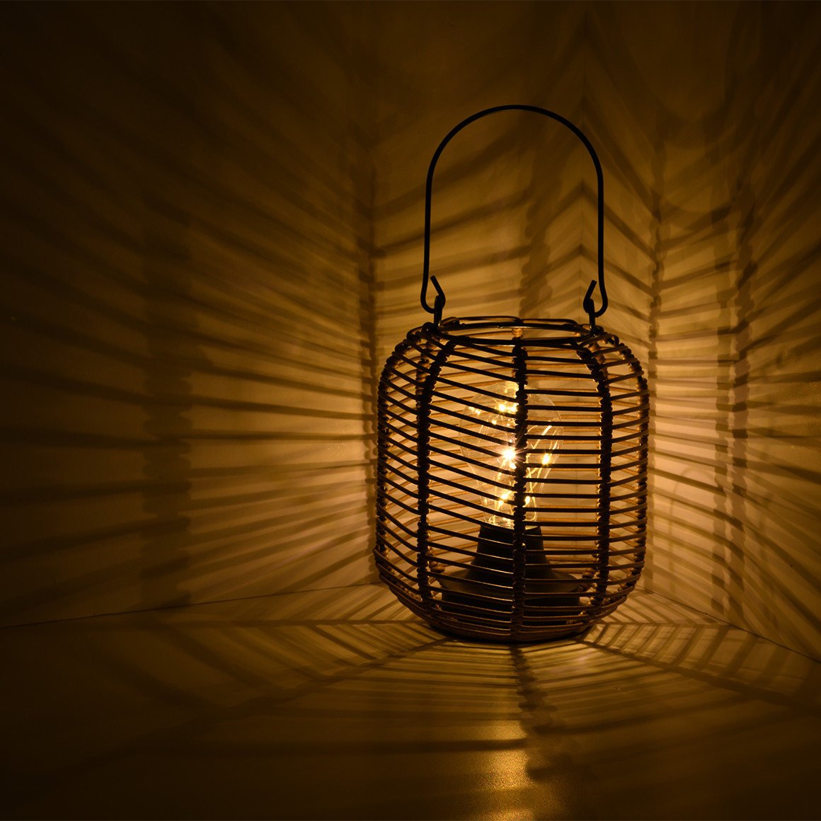 LED-Lampe in Rattan-Optik
