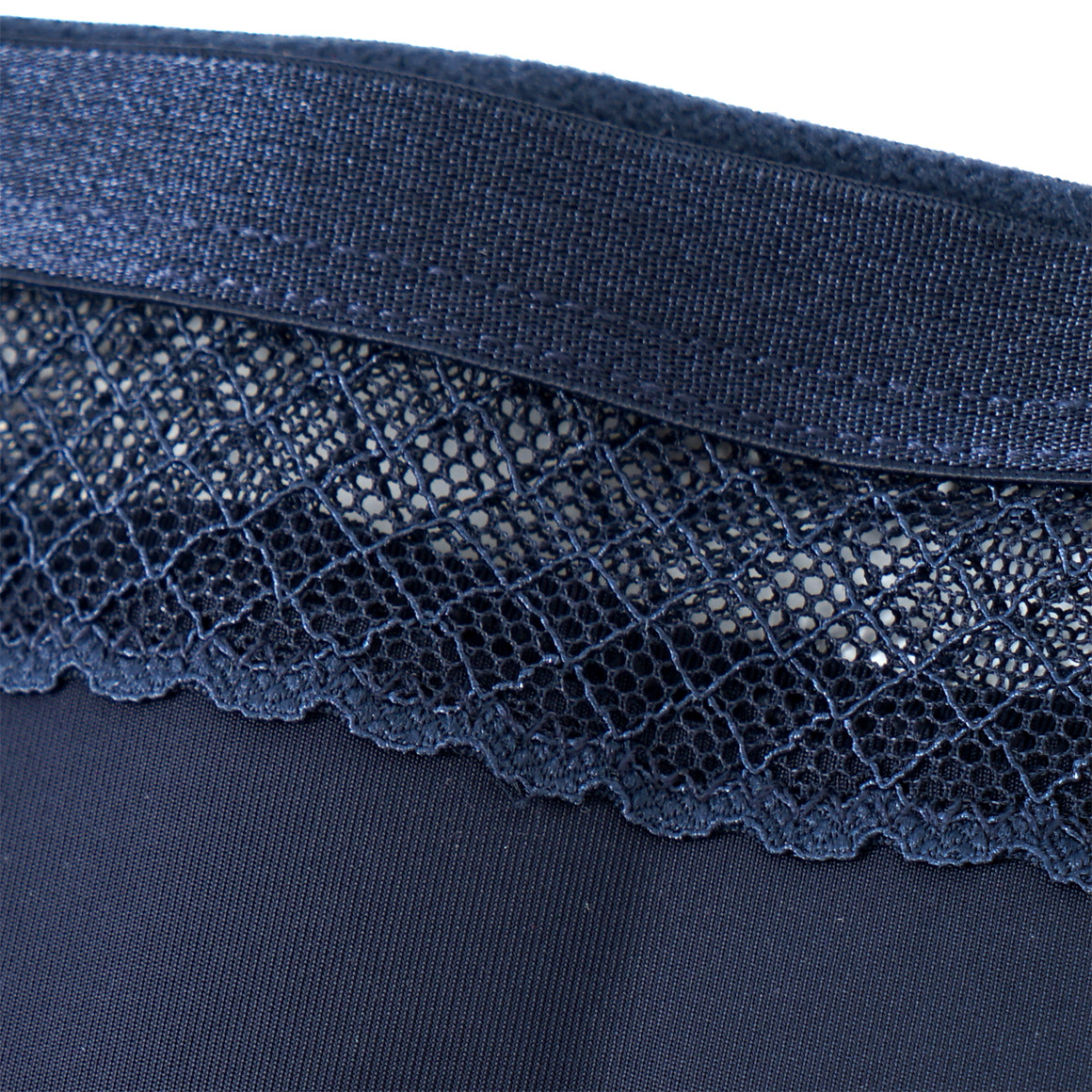 Naadloze damesstring met kant