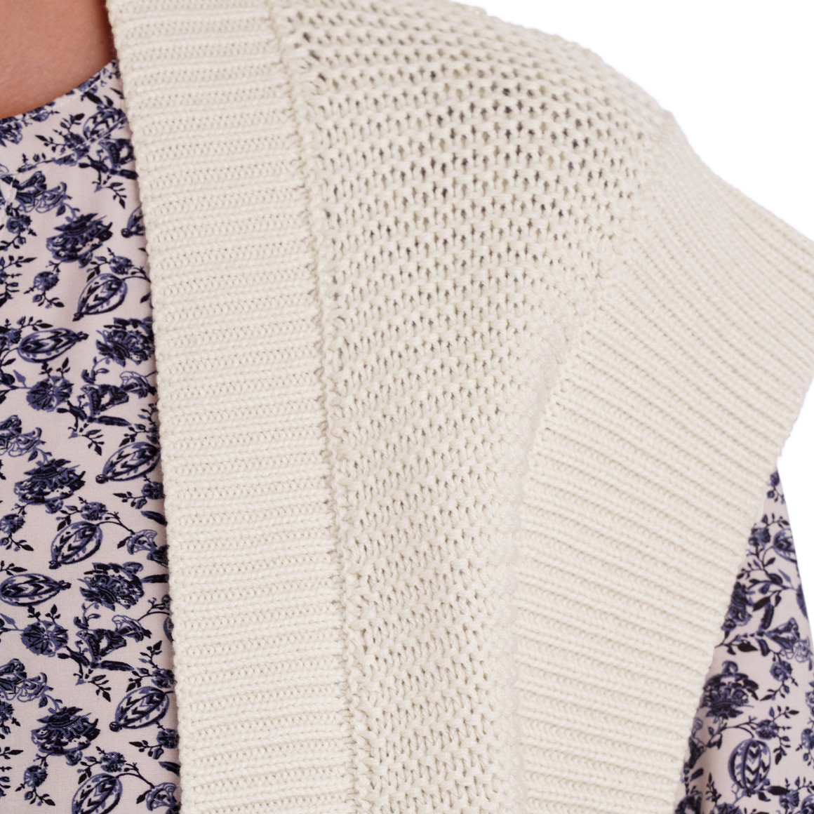 Dames gebreid vest in kort model